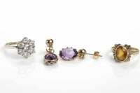 Lot 372 - EIGHTEEN CARAT GOLD GEM SET RING set with...