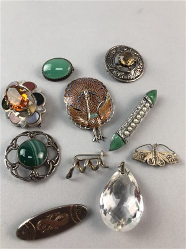 Lot 18 - AN ENAMEL PEACOCK MOTIF BROOCH AND OTHER COSTUME JEWELLERY
