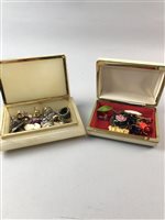 Lot 235 - A COLLECTION OF COSTUME JEWELLERY