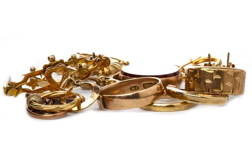 Lot 43 - A COLLECTION OF GOLD JEWELLERY