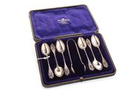 Lot 862 - A SET OF GEORGE V SILVER TEA SPOONS AND TONGS AND A SILVER TEA STRAINER
