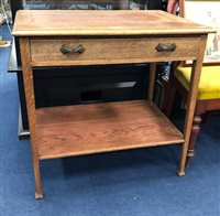 Lot 391 - AN OAK SIDE TABLE