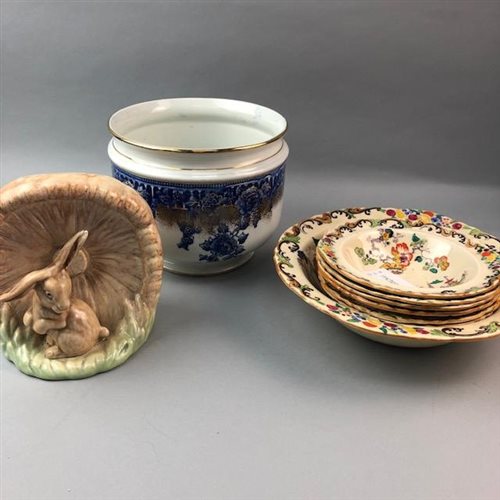 Lot 129 - A NAUTILUS OVAL COMPORT AND OTHER CERAMICS