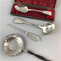 Lot 52 - A VICTORIAN SILVER TODDY LADLE AND OTHER SMALL SILVER ITEMS