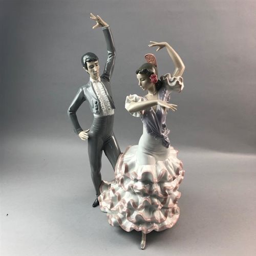 Lot 27 - A LARGE LLADRO GROUP OF FLAMENCO DANCERS