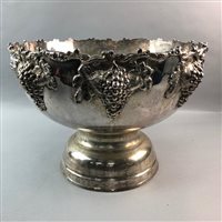 Lot 163 - A LARGE SILVER PLATED CIRCULAR ICE BUCKET AND A COMPORT