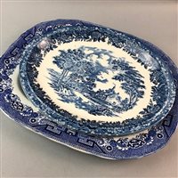 Lot 228 - A WILLOW BLUE AND WHITE ASHET, TWO COMPORTS AND TWO DISHES
