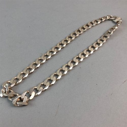 Lot 9 - A GENTLEMAN'S CHAIN NECKLACE