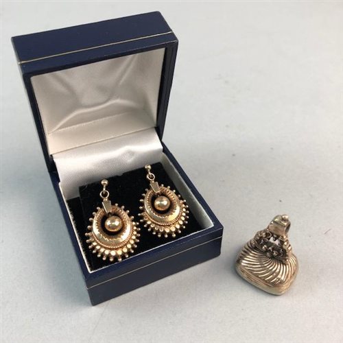 Lot 181 - A PAIR OF DROP EARRINGS AND A GEM SET FOB