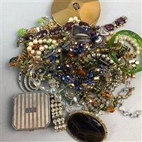 Lot 182 - A COLLECTION OF COSTUME JEWELLERY