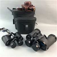 Lot 302 - A LOT OF TWO PAIRS OF MODERN BINOCULARS AND A CAMERA CASE