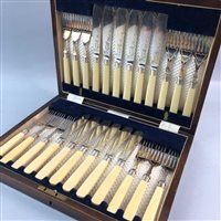 Lot 306 - A CANTEEN OF FISH CUTLERY AND OTHER LOOSE CUTLERY