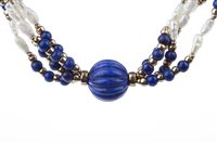 Lot 185 - A PEARL AND LAPIS LAZULI PEARL NECKLACE