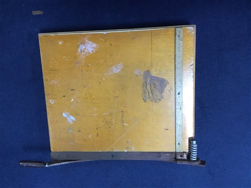 Lot 368 - AN INDUSTRIAL GUILLOTINE