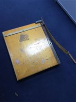 Lot 368 - AN INDUSTRIAL GUILLOTINE