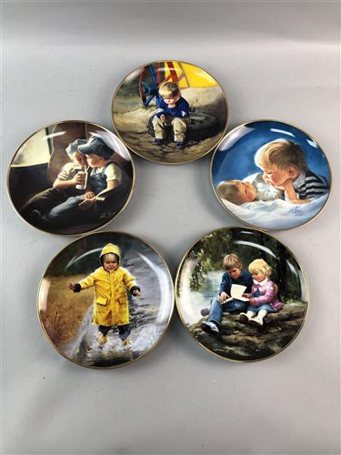 Lot 392 - A BURLEIGH WARE JUG, ROYAL STAFFORDSHIRE BOWL, OTHER CERAMICS AND COLLECTABLES