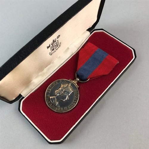 Lot 17 - A WWI GREAT WAR MEDAL AND A CIVILISATION MEDAL
