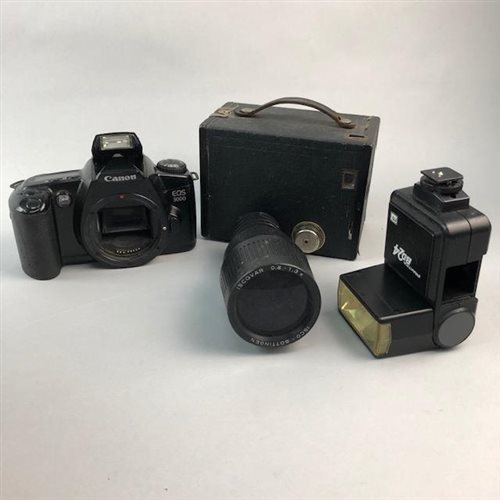 Lot 63 - A GROUP OF CAMERAS AND LENSES