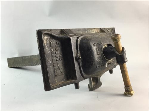 Lot 126 - A VINTAGE INDUSTRIAL VICE