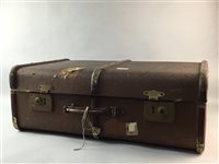 Lot 206 - A VINTAGE TRAVEL TRUNK AND BOOKS