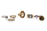 Lot 9 - A BROOCH AND SIX RINGS