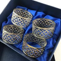 Lot 40 - A CANTEEN OF CUTLERY, FOUR PLATED NAPKIN RINGS AND OTHER COLLECTABLES
