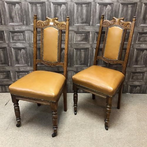 Lot 66 - A SET OF FOUR OAK DINING CHAIRS