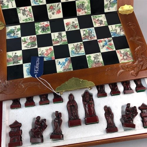 Lot 130 - A FOLDING PORTABLE CHESS BOARD AND CHESS PIECES