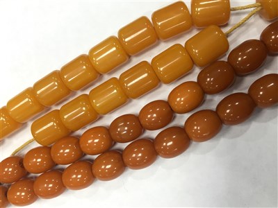 Lot 50 - A BEAD NECKLACE AND A SET OF PRAYER BEADS