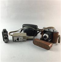 Lot 195 - A LARGE COLLECTION OF VINTAGE CAMERAS