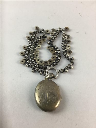 Lot 185 - A VICTORIAN COLLAR AND LOCKET