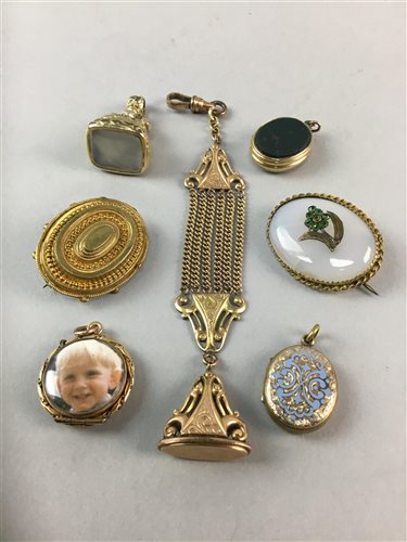Lot 186 - A LOT OF VICTORIAN JEWELLERY