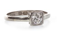 Lot 5 - A DIAMOND SOLITAIRE RING
