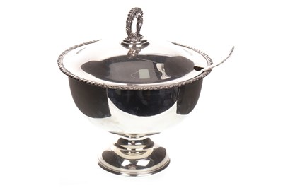 Lot 1821 - A SILVER PLATED SOUP TUREEN WITH LADLE