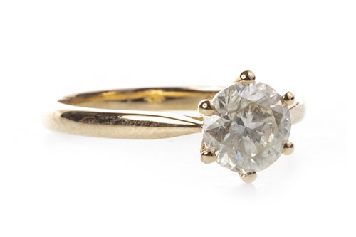 Lot 97 - A DIAMOND SOLITAIRE RING