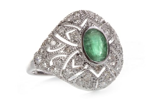 Lot 119 - AN EMERALD AND DIAMOND RING