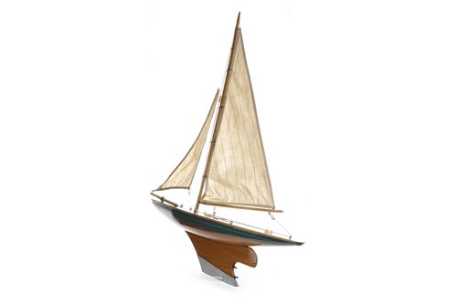 Lot 1604 - A POND YACHT AND CLOCKWORK POND LAUNCH