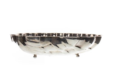 Lot 1770 - A SILVER PLATED OYSTER DISH IN THE FORM OF A SHELL