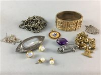 Lot 300 - A COLLECTION OF COSTUME JEWELLERY