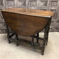 Lot 367 - AN OAK DROP LEAF DINING TABLE