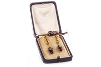 Lot 135 - AN EARLY 20TH CENTURY BROOCH WITH MATCHING EARRINGS