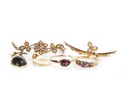 Lot 138 - A GROUP OF EARLY 20TH CENTURY JEWELLERY