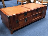 Lot 402 - A STAINED WOOD COFFEE TABLE