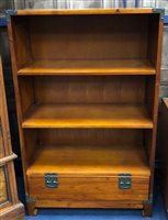 Lot 399 - AN OAK BOOKCASE