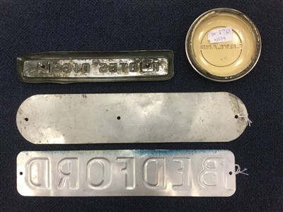 Lot 87 - LEYLAND OCTOPUS HORN PUSH,also an Austin, Bedford and Rootes badges (4)