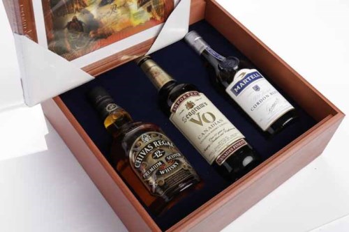 Lot 701 - SEAGRAM'S STAFF GIFT BOX 1924 - 2001 To