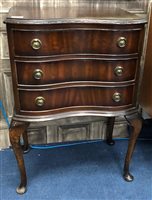 Lot 506 - A MAHOGANY THREE DRAWER CHEST