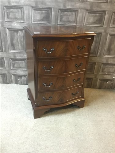 Lot 136 - A MAHOGANY CHEST OF FOUR DRAWERS