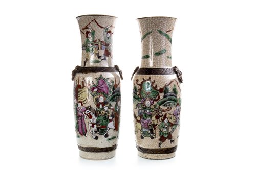 Lot 962 - A PAIR OF EARLY 20TH CENTURY CHINESE CRACKLE GLAZE VASES