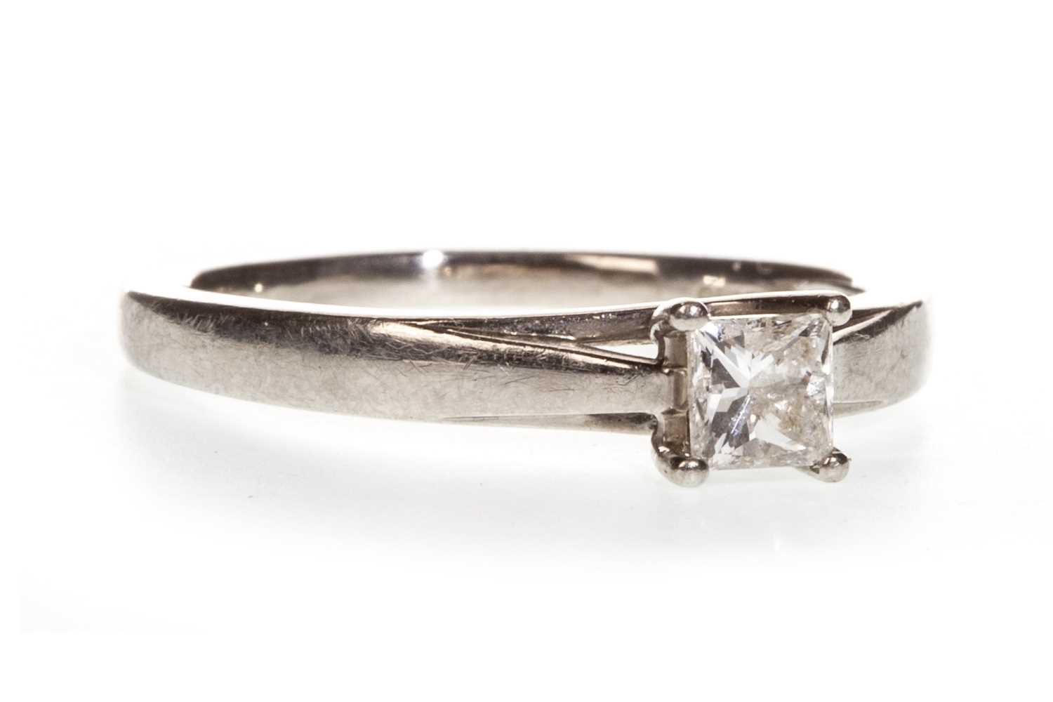 Lot 103 - A DIAMOND SOLITAIRE RING BY CANADIAN ICE